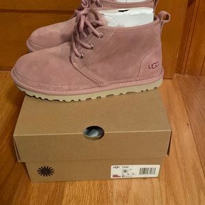 UGG NEUMEL SIZE 8
